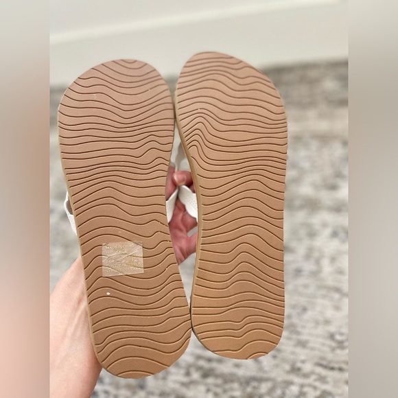 Reef Celine Scalloped Sandals White Beige Size 10 Flip Flops - Picture 6 of 7